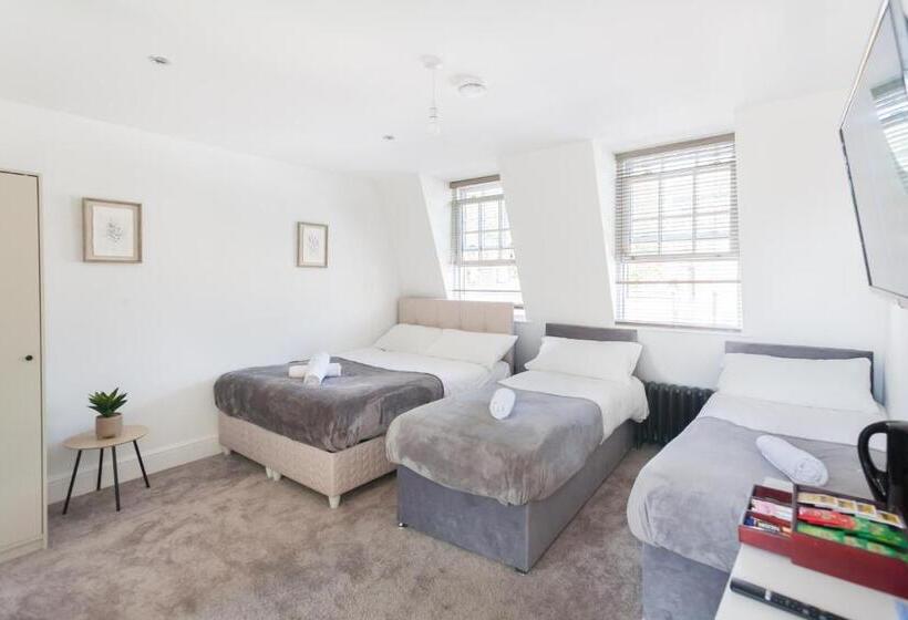 浴室共有スタンダード４人用ルーム, Studio9 Rooms   Next To Emirates Stadium   Budget Rooms With Shared Bathroom