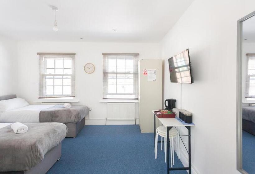 バスルーム共有のトリプルスタンダード, Studio9 Rooms   Next To Emirates Stadium   Budget Rooms With Shared Bathroom