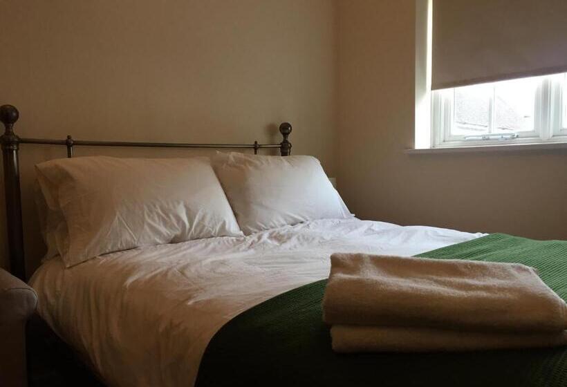 Quarto Estandar, Findon Rest Ltd