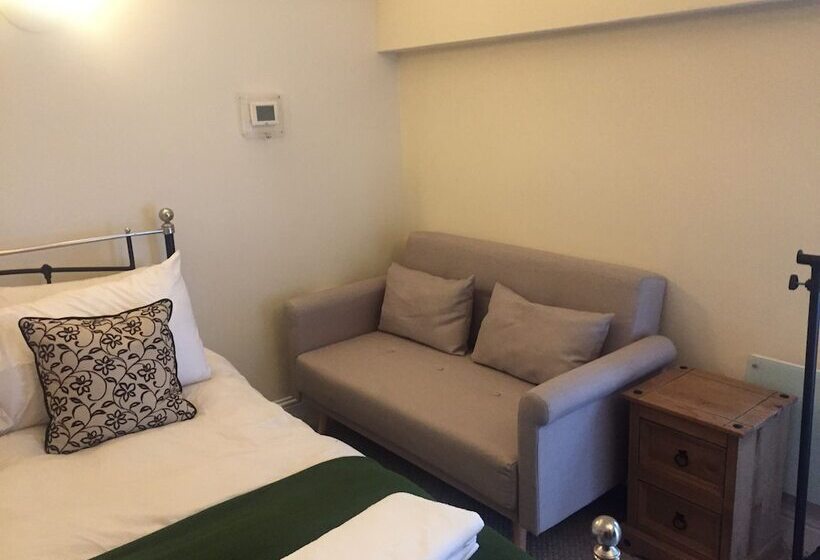 Quarto Estandar, Findon Rest Ltd