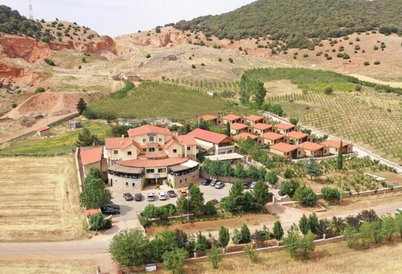 اتاق استاندارد سه نفره, Auberge Tourtite