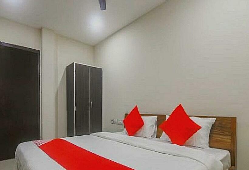اتاق کلاسیک سه تخته, Adhikary Homestay