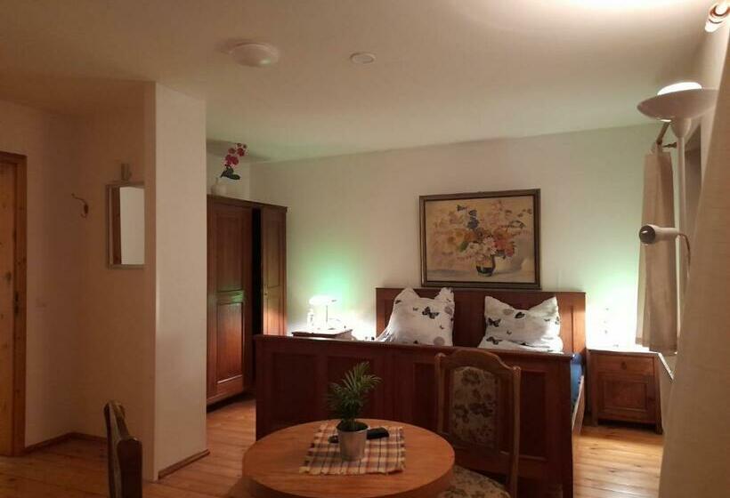 Номер Стандарт, Schwalbenhof