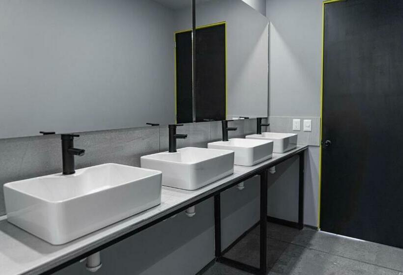 اتاق اکونومی, Check Inn Hostal Aeropuerto Gdl