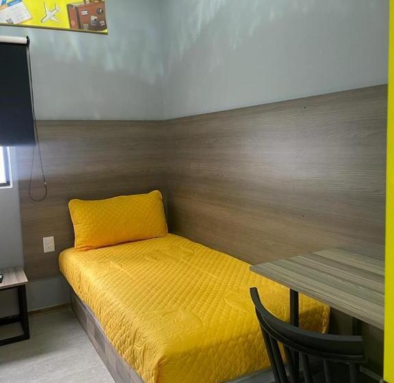 اتاق استاندارد یک تخته با سرویس بهداشتی مشترک, Check Inn Hostal Aeropuerto Gdl