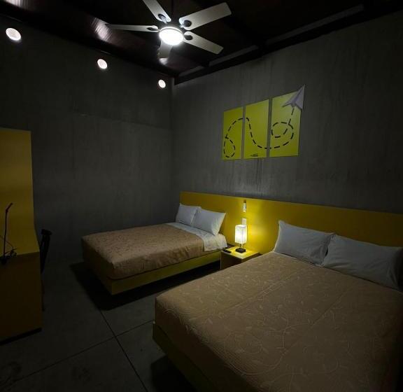 اتاق چهار تخته با دستشویی مشترک, Check Inn Hostal Aeropuerto Gdl