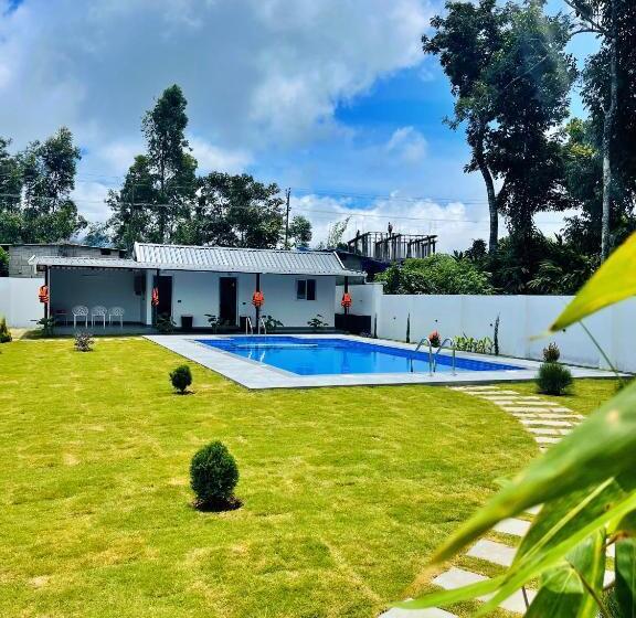 Полулюкс с Балконом, The Windy Mist Resort Munnar