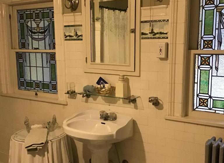 스위트, Brookview Manor Inn