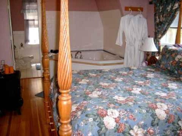 디럭스 자쿠지룸, Brookview Manor Inn