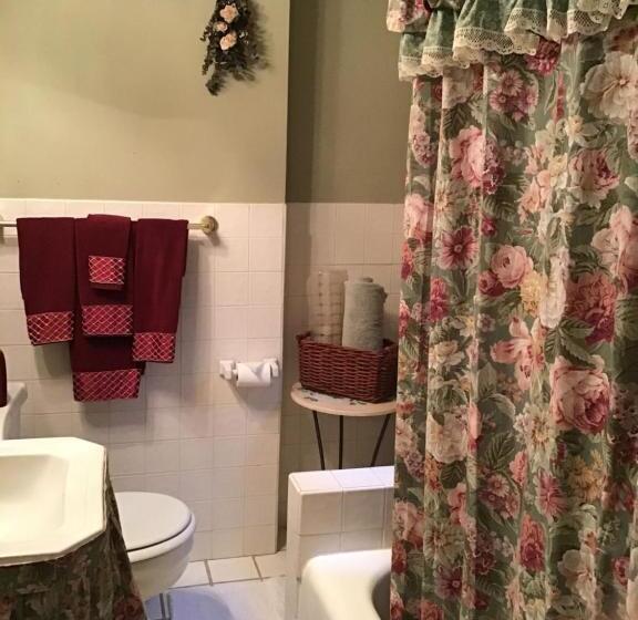 디럭스 스위트 킹 침대, Brookview Manor Inn