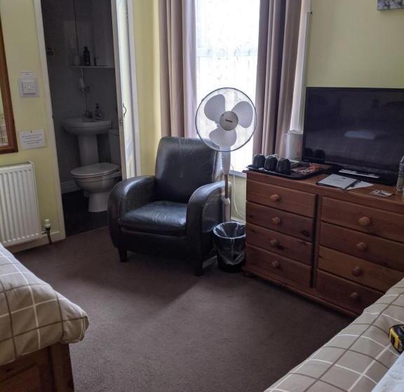 Семейный Номер, Kingswinford Guest House