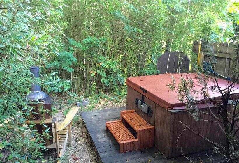 Номер Deluxe Кровать Кинг, Creekwalk Inn Bed And Breakfast With Cabins