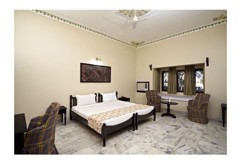اتاق لوکس, Dhawala Resort By Aamod