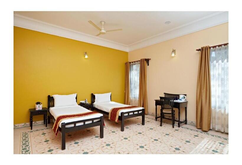 اتاق لوکس, Dhawala Resort By Aamod