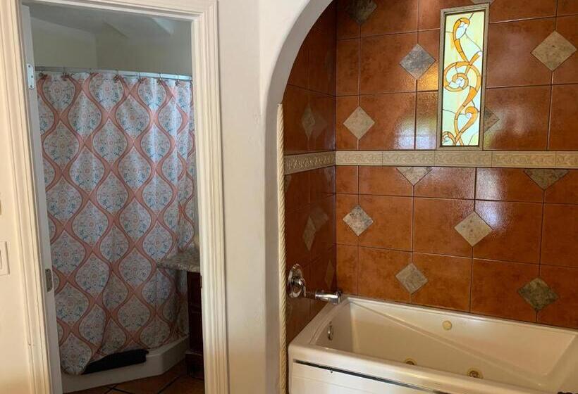 Номер Стандарт с Гидромассажем, Chantico Inn