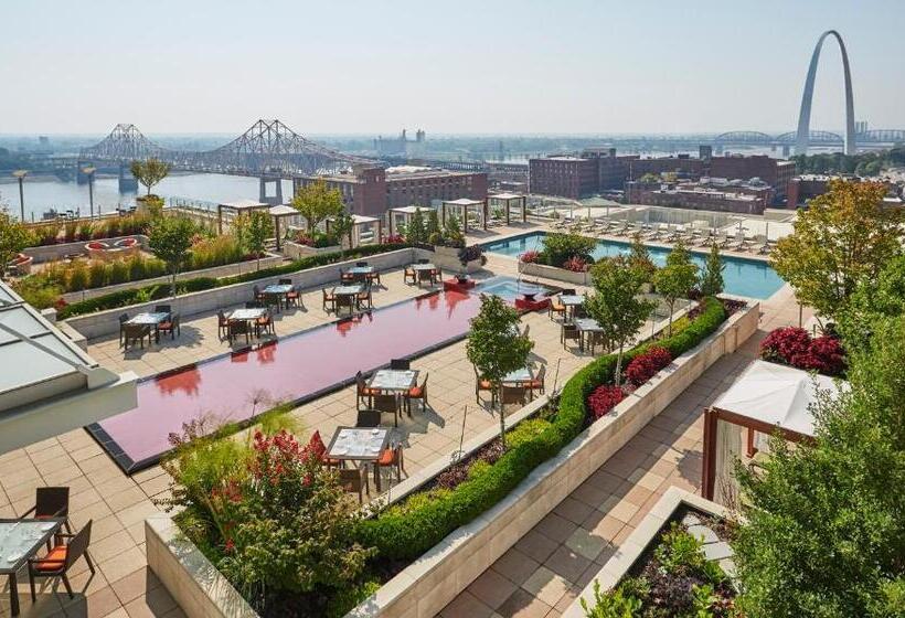 اتاق استاندارد برای معلولان, Four Seasons  St Louis