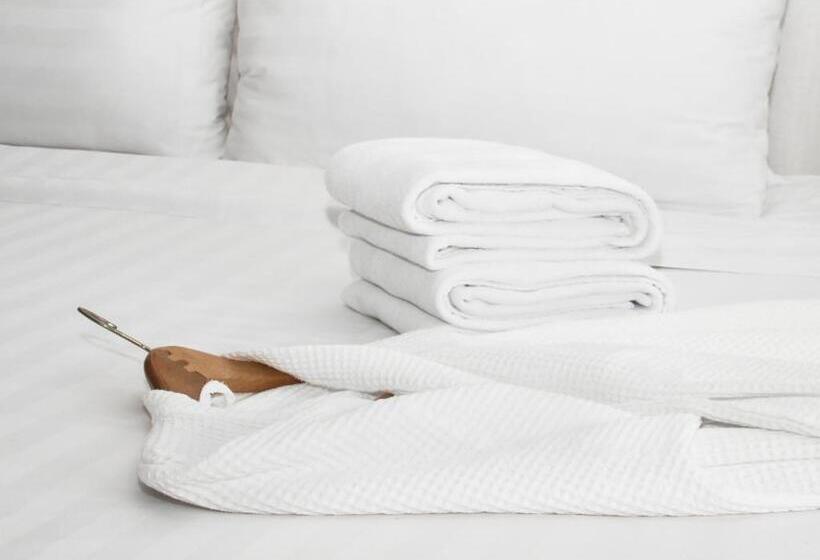Студия Стандарт, Pomeroy Inn & Suites Fort St. John