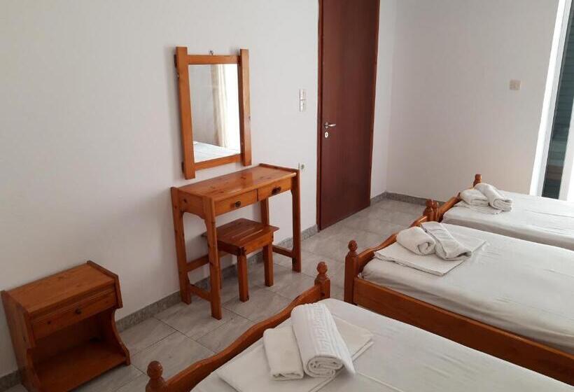 Habitación Cuádruple Economy, Antony S Complex