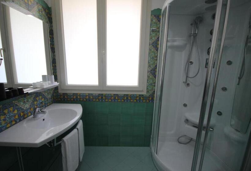 Люкс, Paradiso Hotel Bovelacci