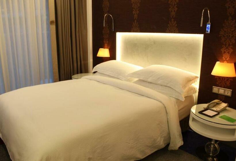 베이직 스튜디오, Burgu Arjaan By Rotana