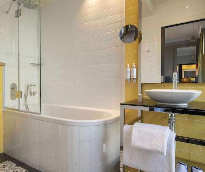 Quarto Superior, Les Matins De Paris & Spa