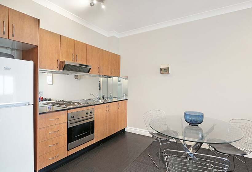 استودیوی لوکس, Sydney Airport Suites