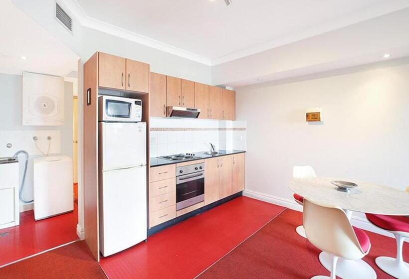 استودیوی لوکس, Sydney Airport Suites