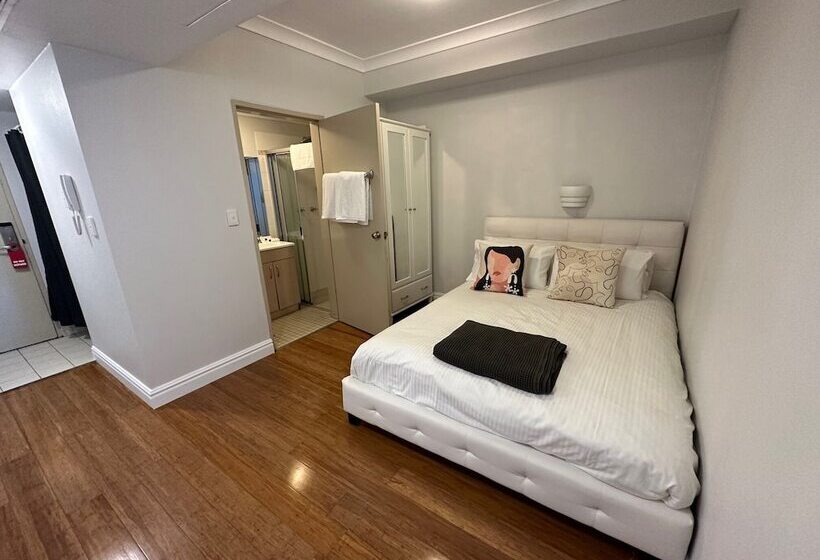 استودیوی لوکس, Sydney Airport Suites