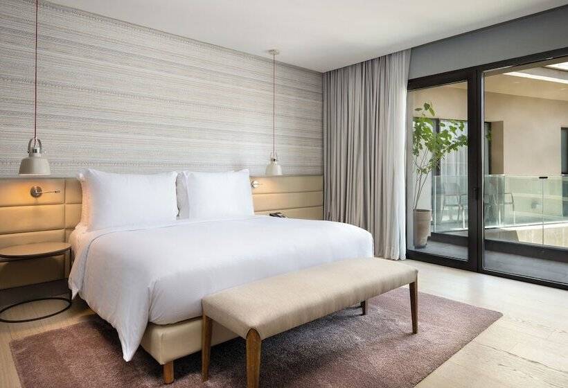 سوییت جونیور با چشم‌انداز استخر, Radisson Blu , Marrakech Carre Eden