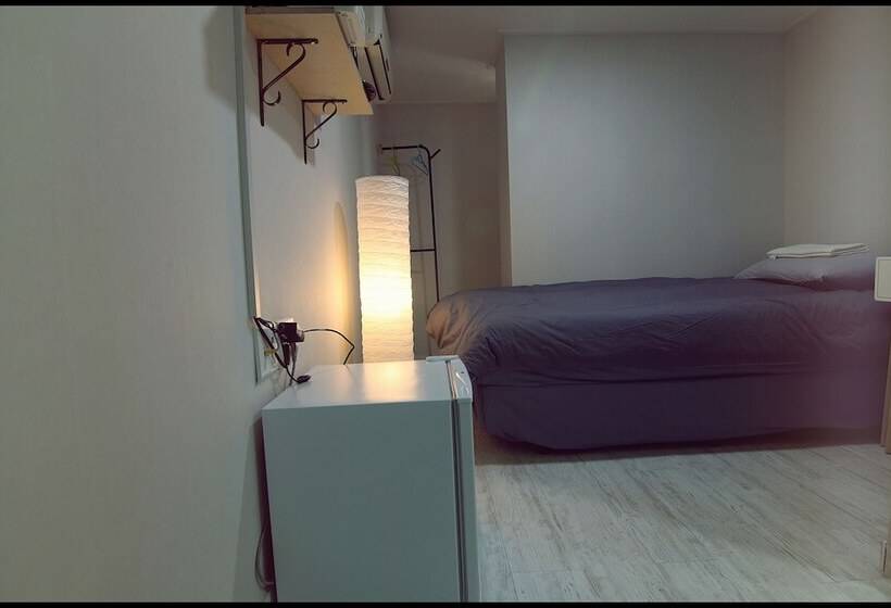 Quarto Estandar Individual, 24 Guesthouse Sinchon