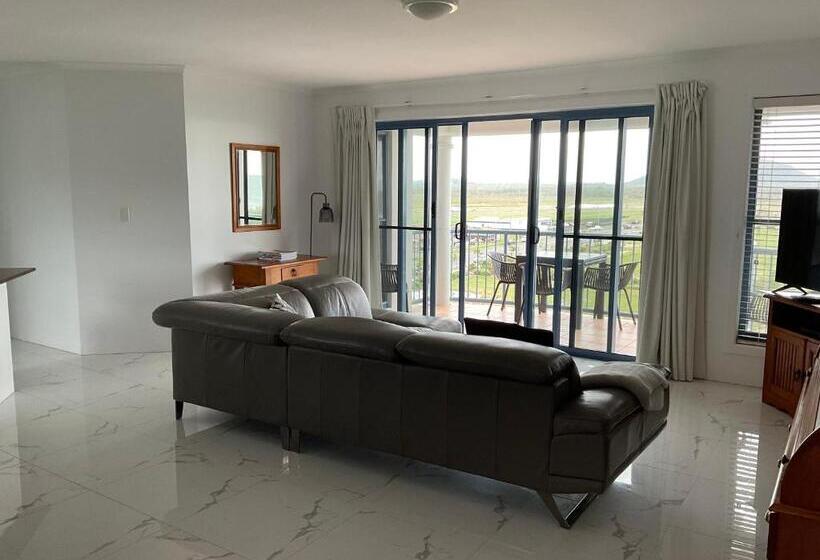 Апартаменты 2 Спальни, Salerno On The Beach