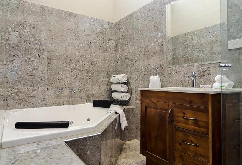 Президентский Люкс, Eagle Foundry Bed & Breakfast