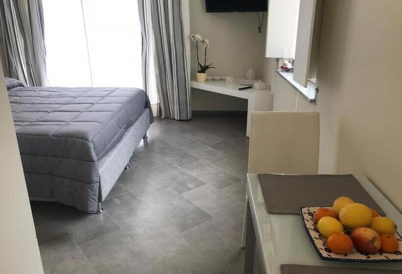 带露台的高档房间, Sorrento Inn Funzionista