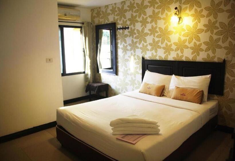 Quarto Triplo Estandar, Erawan House