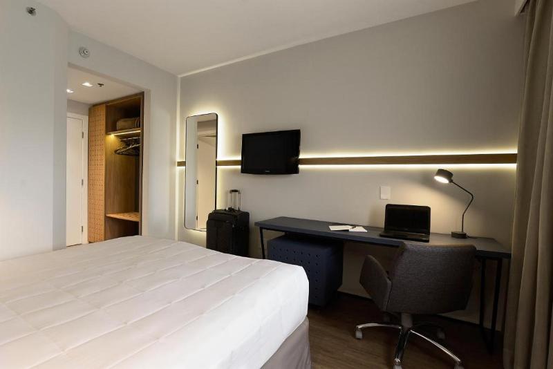 Quarto Estandar, Erawan House