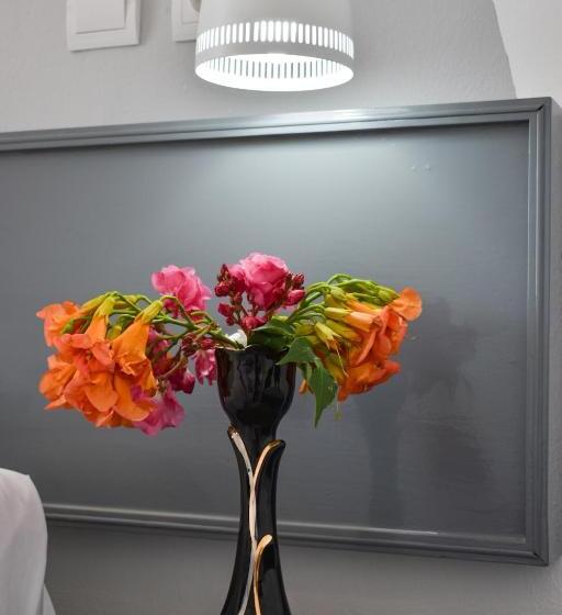 استودیوی استاندارد, Oleander Studios