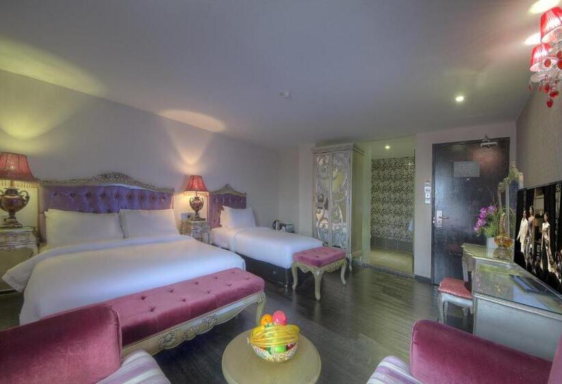Quarto Familiar, Arenaa Batik Boutique