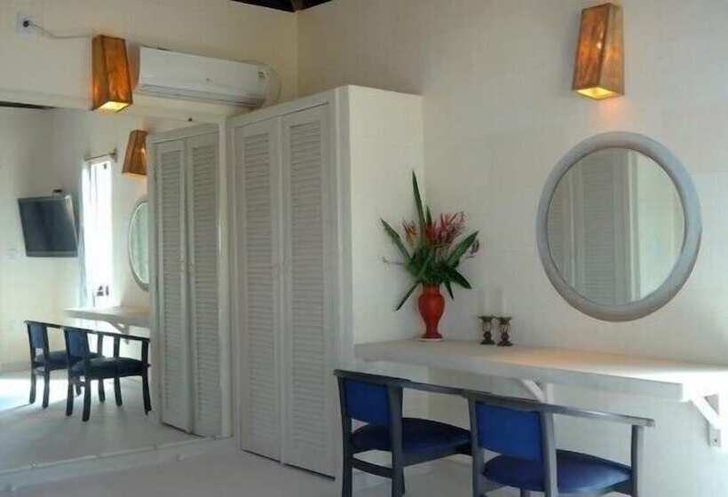 سوییت لوکس, Peninsula Beach Club