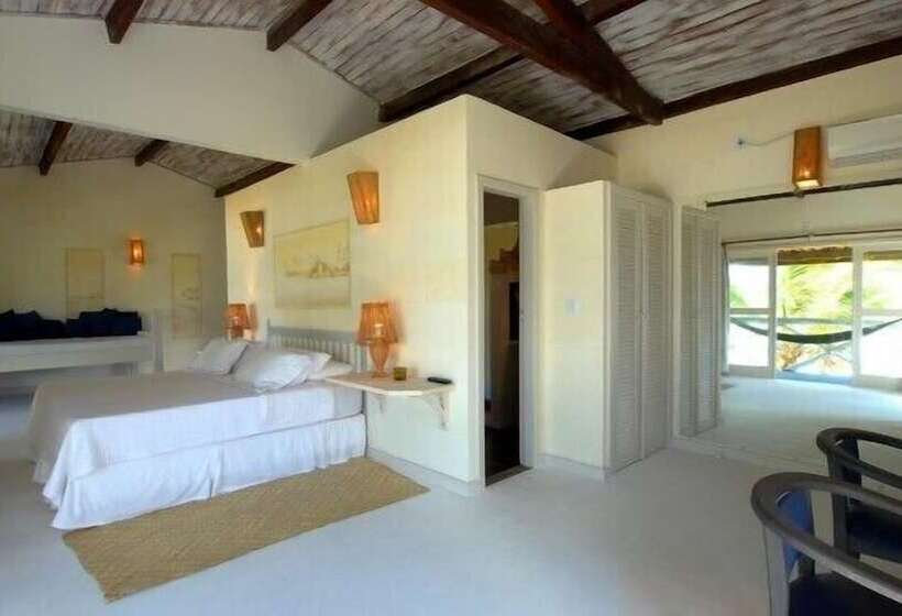 سوییت لوکس, Peninsula Beach Club