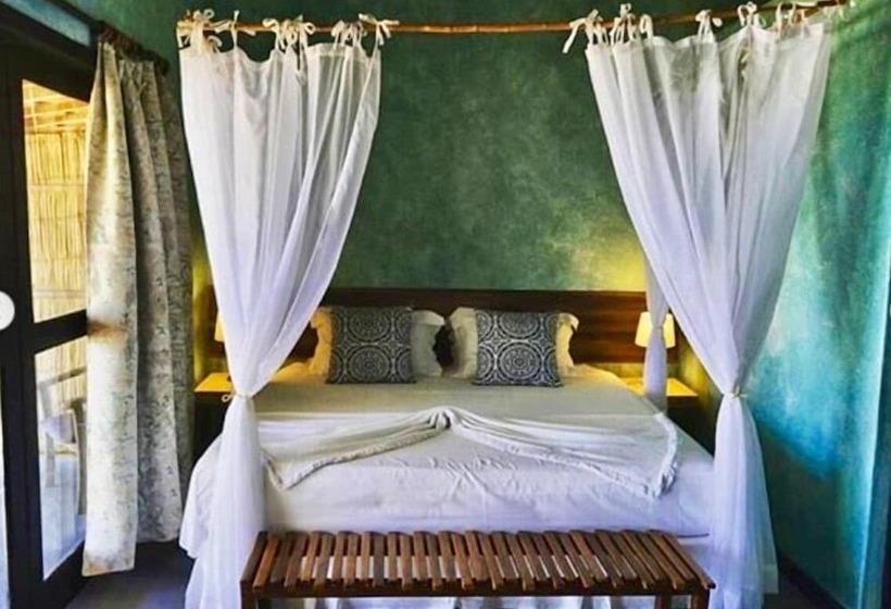 بانگلوی استاندارد, Peninsula Beach Club