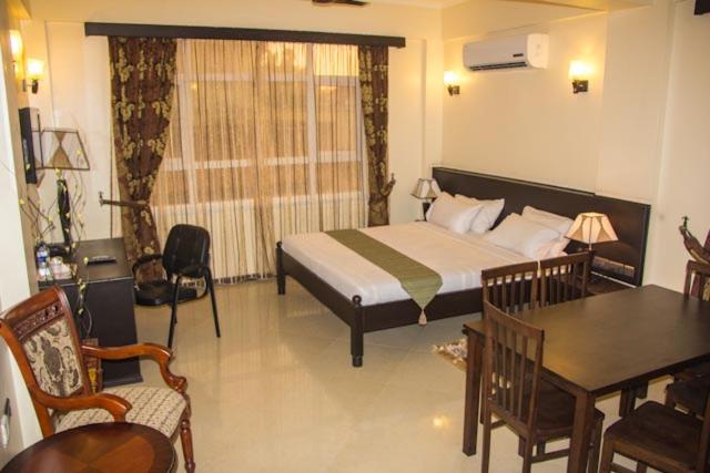 Superior Room, Sapphire