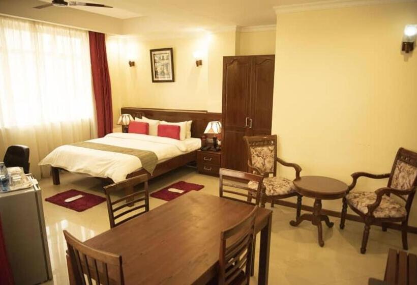 Deluxe Room, Sapphire