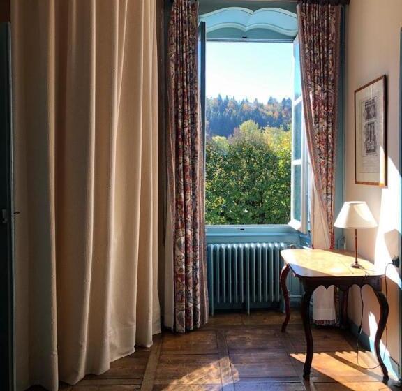 اتاق راحتی سه تخته, Chateau Montalembert Maîche