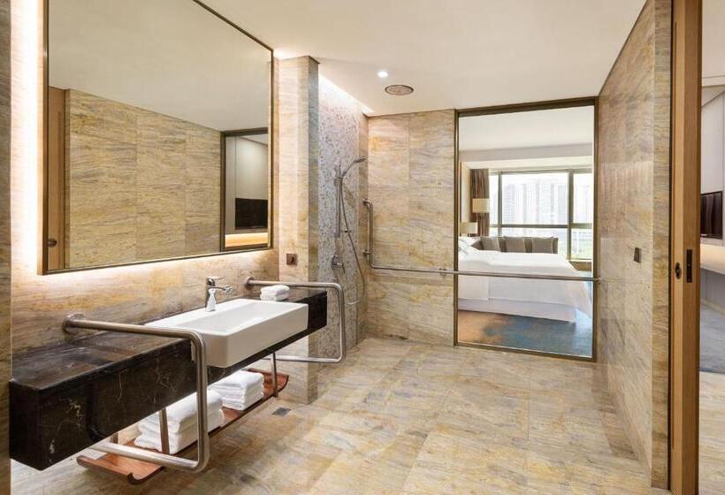 Номер Deluxe Кровать Кинг, Sheraton Zhanjiang
