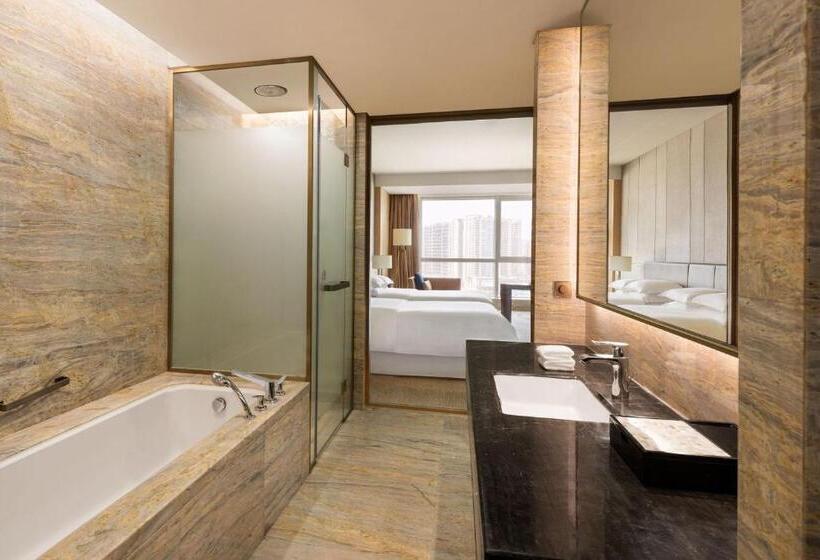 Номер Deluxe Вид на Море, Sheraton Zhanjiang