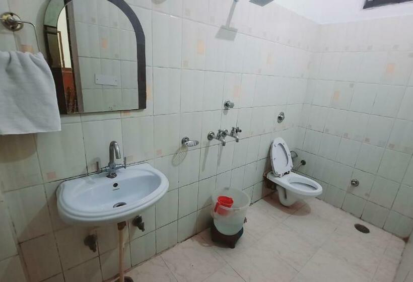 اتاق اکونومی, Holiday Inn Paradise