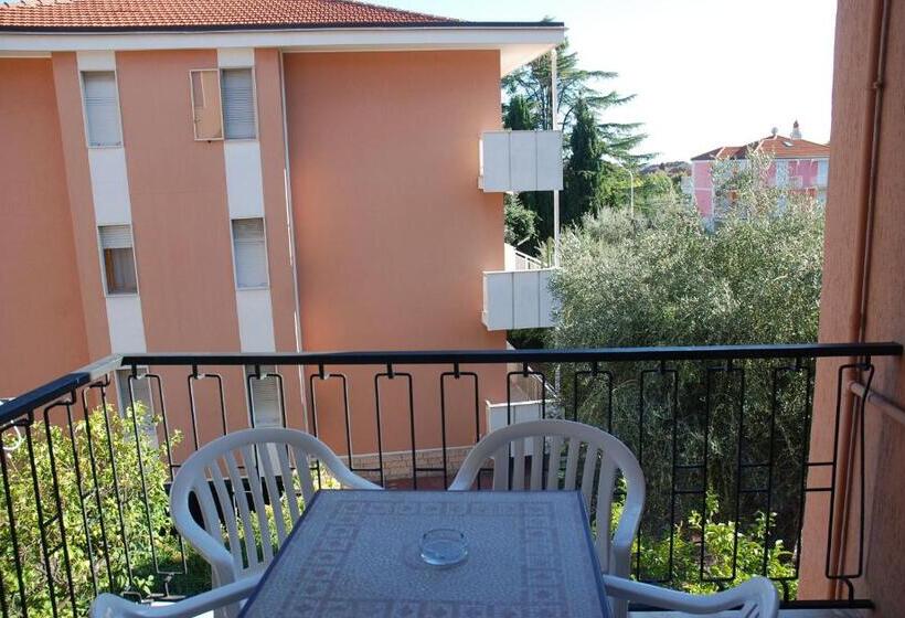 آپارتمان 2 خوابه با بالکن, Residence La Meridiana