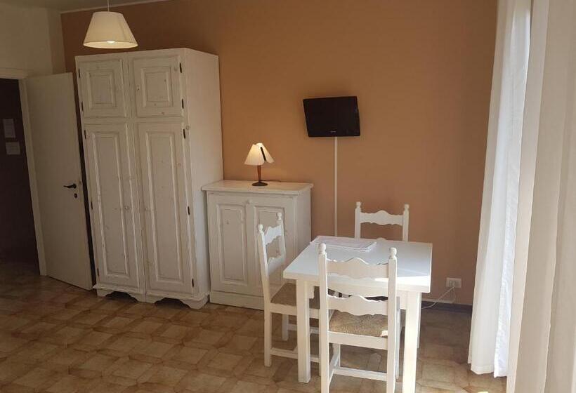 استودیو استاندارد با چشم‌انداز باغ, Residence La Meridiana