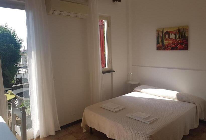 استودیو استاندارد با چشم‌انداز باغ, Residence La Meridiana