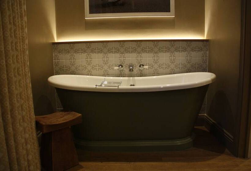 Люкс Повышенной Комфортности, The Bell Hotel, Saxmundham